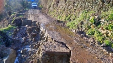 Sinop'ta 118 köy yolunda heyelan oluştu