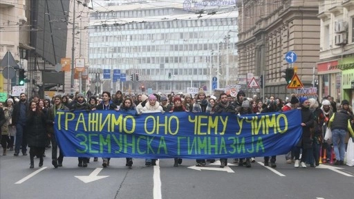 Sırbistan'da greve giden öğretmenler çalışma şartlarını protesto etti