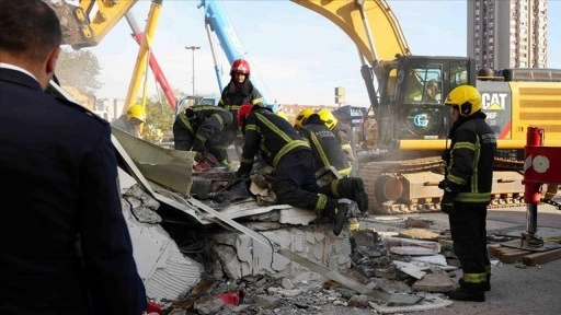 Sırbistan'da tren istasyonundaki beton sundurmanın çökmesi sonucu 14 kişi öldü