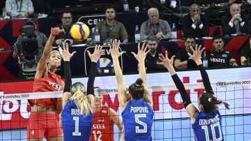 Sırbistan Kadın Voleybol Milli Takımı ile Sırp medyasından "Filenin Sultanları"na övgü