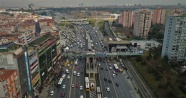 Şirinevler'de otobüs durağı trafiği havadan görüntülendi