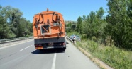 Sivas'ta otomobil kamyona çarptı: 4 yaralı