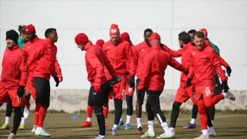 Sivasspor galibiyet serisi yakalayıp, ligi üst sıralarda bitirmek istiyor