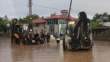 Sivas'ta sağanak su baskınlarına sebep oldu