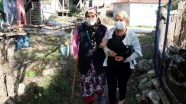 Sonradan yerleştiği köye muhtar olan kadın hizmet için koşturuyor