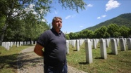 Srebrenitsa'daki soykırımda ölüm yolunda hayatta kalmayı başaran Enver Secic yaşadıklarını anla