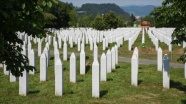 Srebrenitsa Soykırımı kurbanlarının defnedilmesiyle Potoçari&#039;deki mezarlık sessizliğe büründü