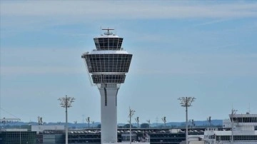 St. Petersburg'daki havalimanı "uçan belirsiz nesne" gerekçesiyle kapatıldı