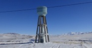 Su deposu buz kulesine dönüştü