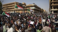 Sudan&#039;da eski rejimin kamudan tamamen tasfiyesi talebiyle gösteri düzenlendi