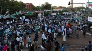 Sudan&#039;da göstericiler orucunu meydanda açtı