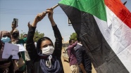 Sudan&#039;da sivil yönetim talebiyle binlerce kişi sokaklara indi