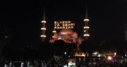 Sultanahmet Camii’ne Türk Bayrağı yansıtıldı