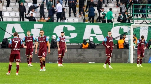 Süper Lig'de 32 puanı bulunan Trabzonspor, deplasmanda 31 puan kaybetti