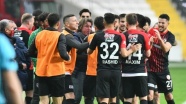 Süper Lig ekibi Gaziantep'te 2'si futbolcu 4 kişi Kovid-19'a yakalandı