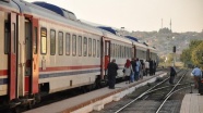 Şüpheli çanta ihbarı üzerine yolcu treni tahliye edildi