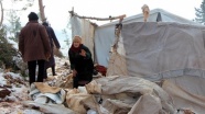 Suriye'de kar yağışı nedeniyle çadırlar çöktü