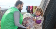Suriye’deki yetim ailelerine et yardımı