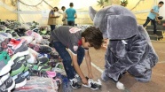 Suriye'deki yetimlere ayakkabı yardımı