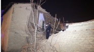 Suriyeli ailenin içinde bulunduğu evin çatısı çöktü