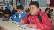 Suriyeli boyacı çocuk okullu oldu
