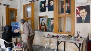 Suriyeli genç kız ressam babasının yolunda ilerliyor