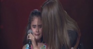 Suriyeli küçük kız hem ağladı hem ağlattı