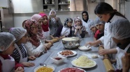Suriyeli minikler 'pizza ustası' oldu