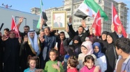 Suriyeliler Türkiye&#039;ye destek için toplandı