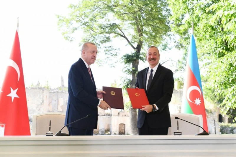 Şuşa Deklarasyonu Azerbaycan ve Türkiye'nin ‘Bir Millet Bir Devlet’ olduğunun ilanıdır! -Ömür Çelikdönmez yazdı-