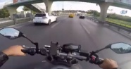 Taksici aniden şerit değiştirince motosikletli kaza yaptı