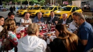Taksiciler İstanbul'da sahur yaptı