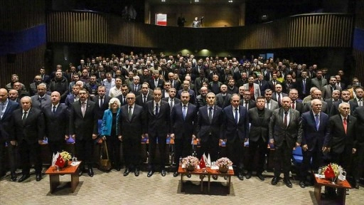 TCMB Başkanı Karahan, Uşak'ta iş dünyası temsilcileriyle bir araya geldi