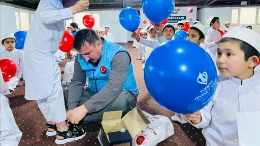 TDV "Unutursan Yetim Kalır" projesi kapsamında yetimlere destek oluyor