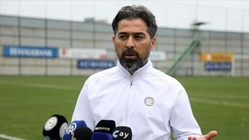 Teknik direktör İlhan Palut, Çaykur Rizespor'da göreve devam edecek şekilde çalışıyor