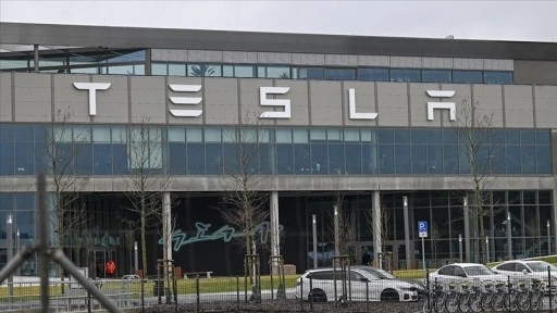 Tesla'nın piyasa değeri 1 trilyon dolara ulaştı