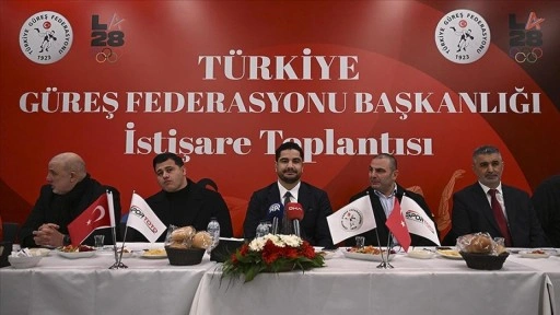 TGF Başkanı Taha Akgül, güreş camiasıyla "istişare" toplantısında bir araya geldi