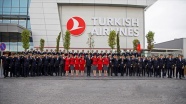 THY&#039;nin pilot ve kabin memurlarından Mehmetçik&#039;e asker selamı