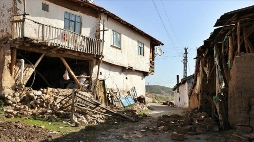 Tokat'taki depremlerde ağır hasar gören 362 yapıdan 255'inin yıkımı tamamlandı