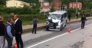 Trabzon’da öğrenci servisi kaza yaptı: 4 yaralı