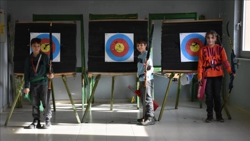 Trabzon'da üçüzler okçuluğa gönül verdi