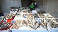 Trabzonlu balıkçılar “fiyatların düşmesi için“ deniz suyunun soğumasını bekliyor