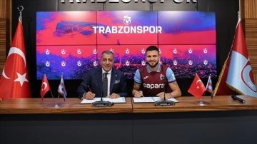 Trabzonspor'da Okay Yokuşlu için imza töreni düzenlendi