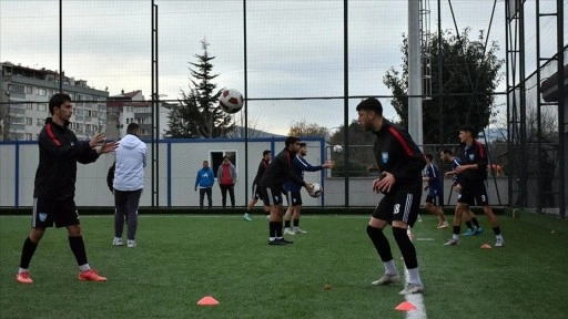 Trabzonsporlu efsaneleri yetiştiren mahallede genç yetenekler meşin yuvarlağın peşinde