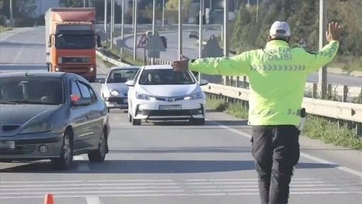 Trafik denetimlerinde bir haftada 474 bin 456 sürücüye işlem yapıldı