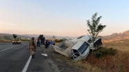 Tunceli'de kamyonetle minibüs çarpıştı: 20 yaralı