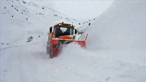 Tunceli'de yoğun kar sebebiyle Hozat-Ovacık kara yolu ulaşıma kapatıldı