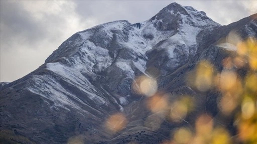 Tunceli'de 3 bin rakımlı zirvelere kar yağdı