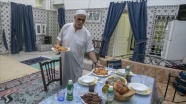 Tunuslu medrese hocası salgın günlerinde ramazan ruhunu canlı tutmaya çalışıyor