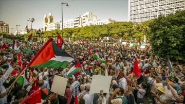 Tunus'ta binlerce kişi Filistin ile dayanışma gösterisi düzenledi